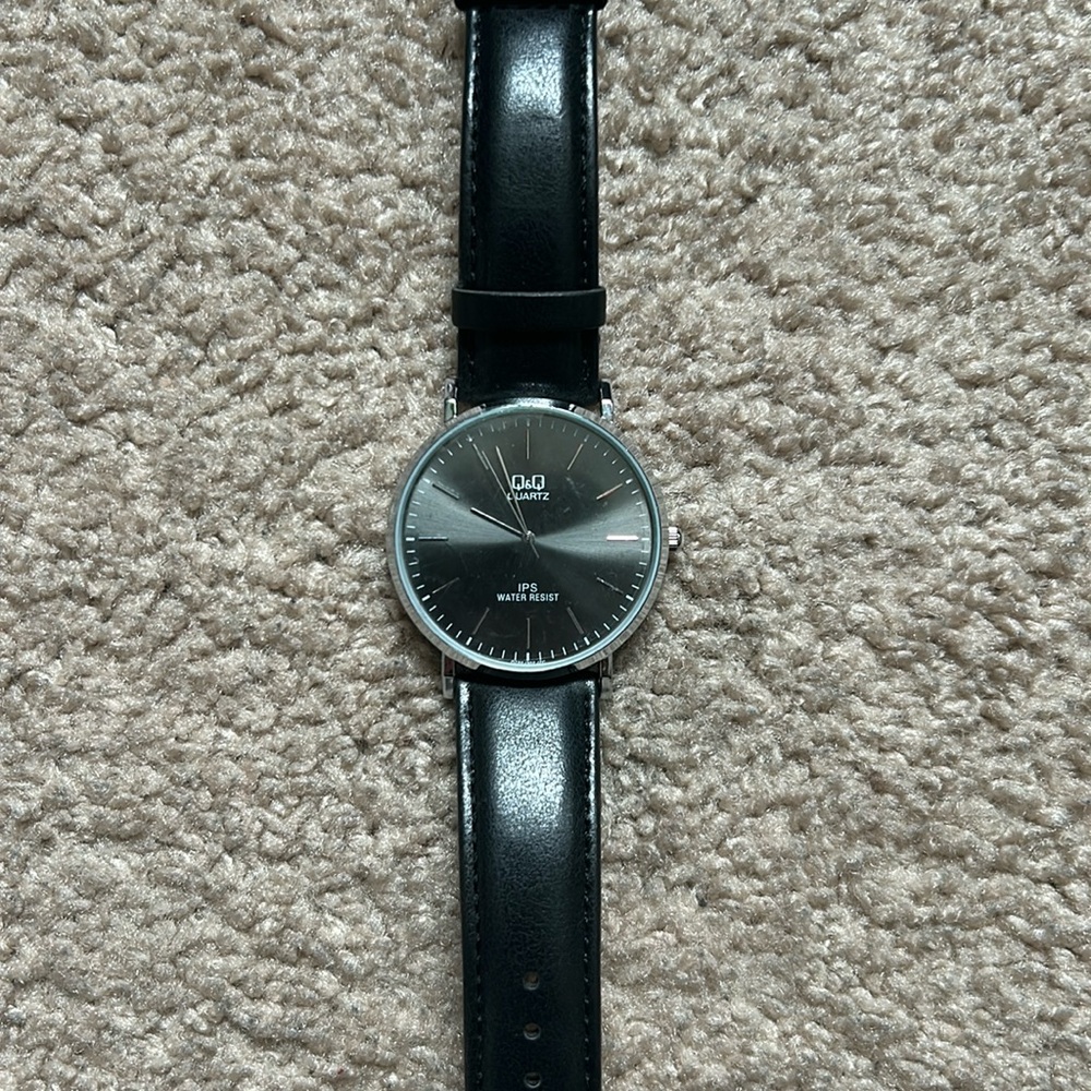 Q&Q unisex black/silver minimalist adjustable‎ watch